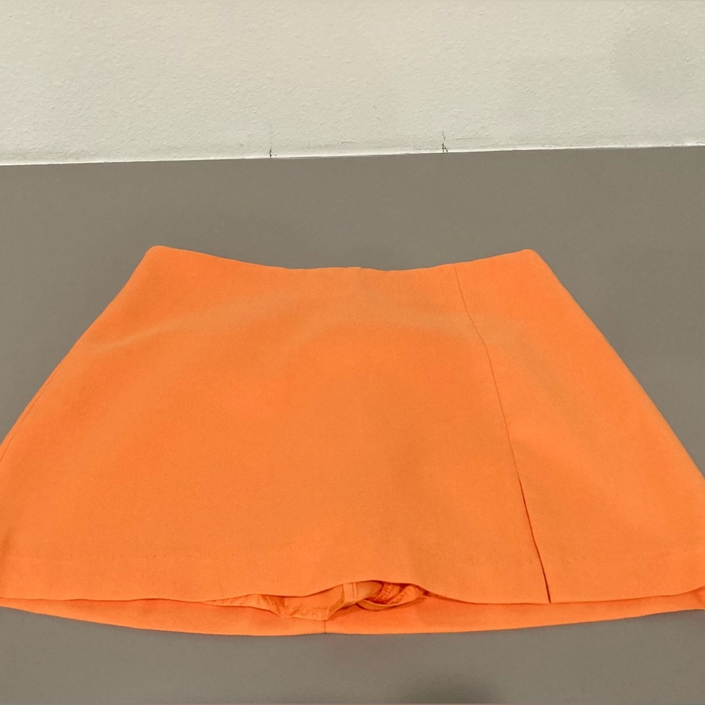 Steve Madden Vibrant Orange Mini Skort - Picture 2 of 6